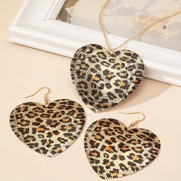 Statement Necklace & Earrings 3pc Leopard Print Heart Bold Dangle Stylish Trendy - Picture 2 of 4